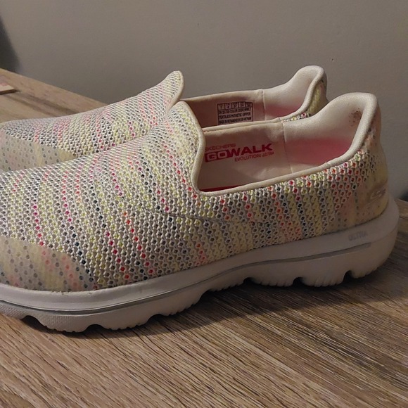 Skechers Go‎ Walk Evolution Ultra Gladden Slip On Shoes White/Multi Women's Sz 7 - Picture 1 of 10